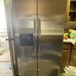 Refrigerator Like New