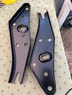 2005-2015 Toyota Tacoma bracket   Oem.    #13.