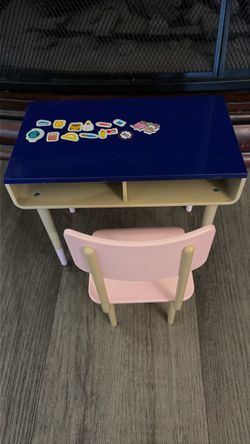 School desk toy