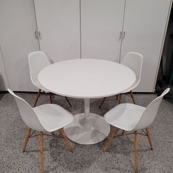 White Table With 4 Chairs! 