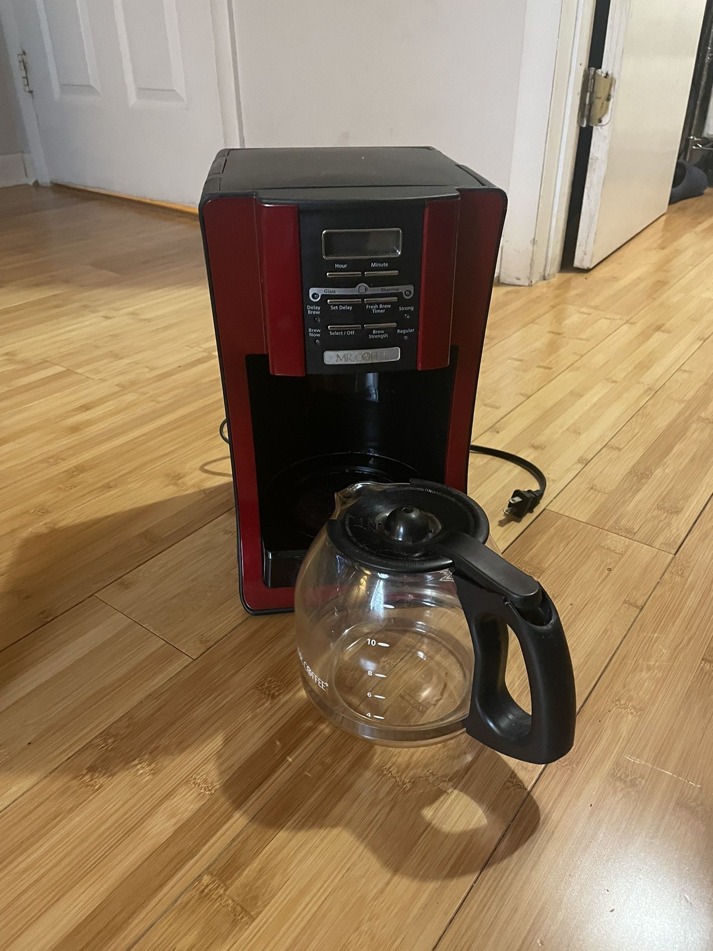 Mr. Coffee 12 Cup Rrd Automatic Drip Coffee Maker for Sale in Jackson  Township, NJ - OfferUp