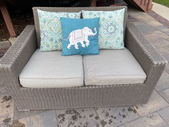 Rattan patio Deck Loveseat Sofa, Outdoor Cushions 🚚 extra