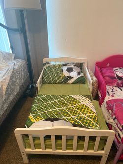 Toddler bed