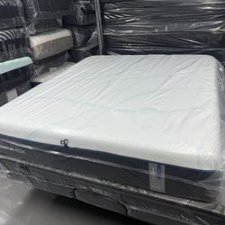 CALIFORNIA KING SIZE TEMPURPEDIC LUXEADAPT (SOFT) MATTRESS & BOX SPRINGS BED SET