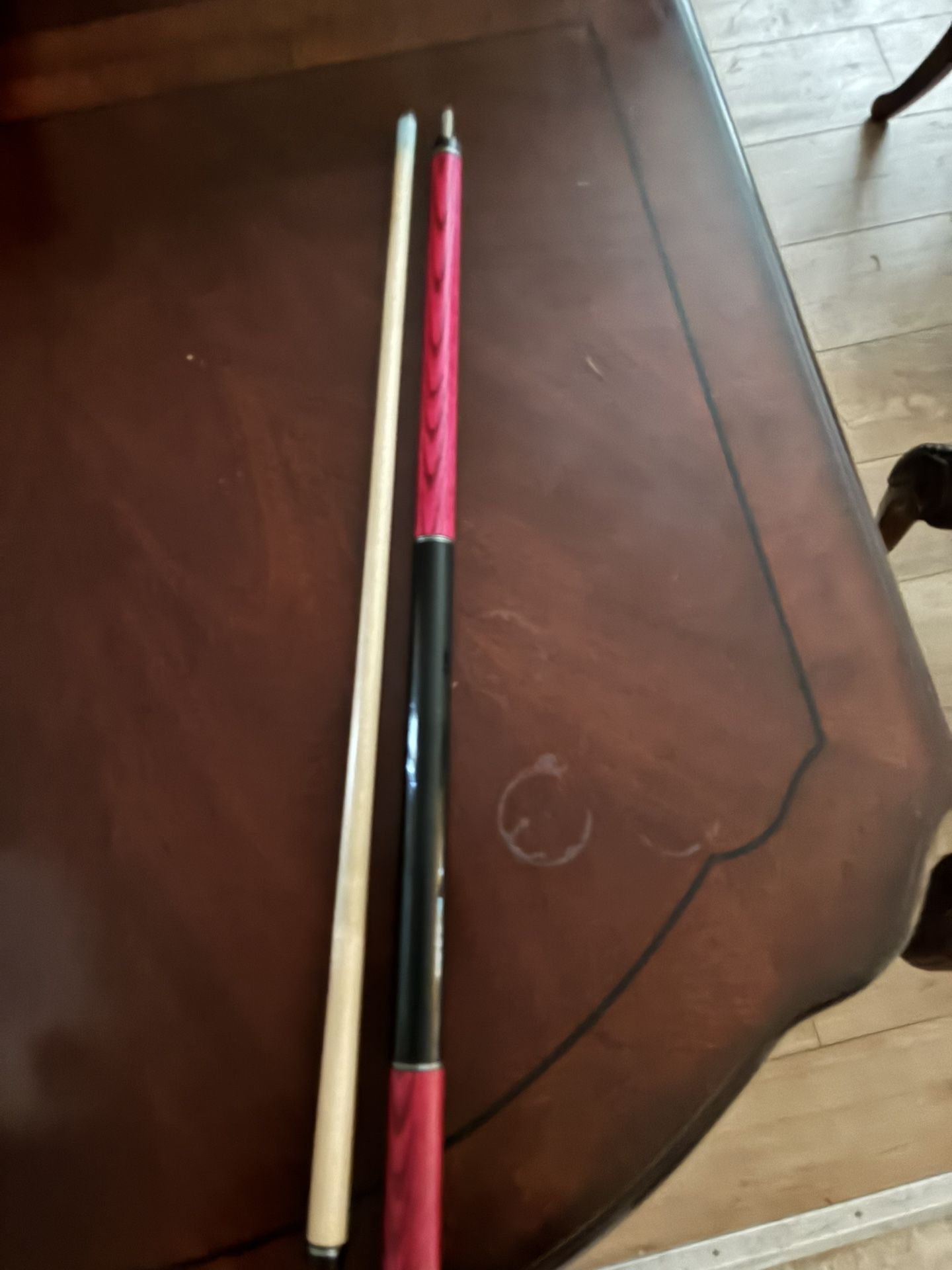 two-piece Viper Sinister pool cue stick,