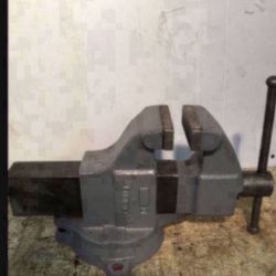 Columbian 604 Vise / 4 Inch Jaws / Swivel Base / Opens 6 Inches / Made In USA Vice / Cost New $650 With Tax 