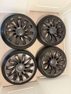 TESLA MODEL Y WHEELS AND TIRES