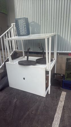 FREE WHITE TABLES