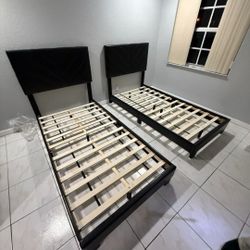 BEDROMM SET  ( TWO TWIN SIZES BEDS) 🆕️