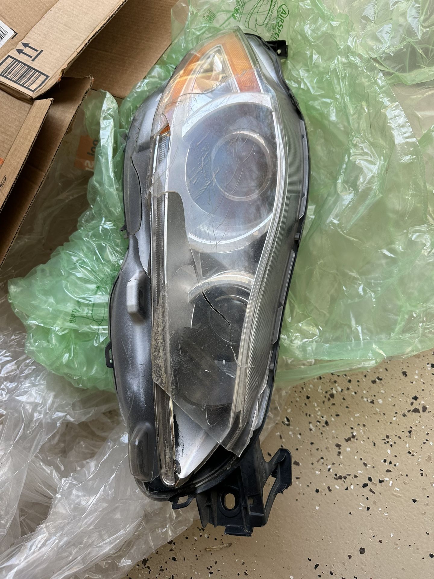 Jaguar xj  headlight right parts. Functional