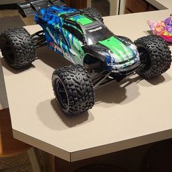 Traxxas E-REVO 2.0 Clean With Batteries And Charger