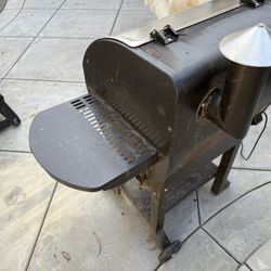 FREE Camp Chef Woodwind WiFi 24 Pellet Grill / Smoker – Needs TLC