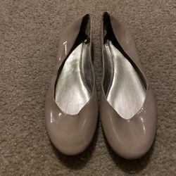 Women’s roles gold flats