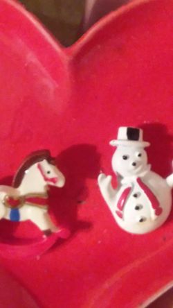 2 christmas broochs/ pins vintage for girls