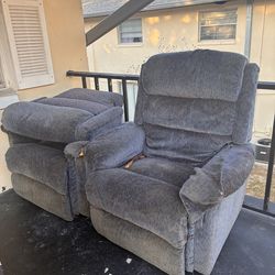 2 lazy boy recliners