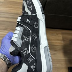 LV TRAINER BLACK MONOGRAM 
