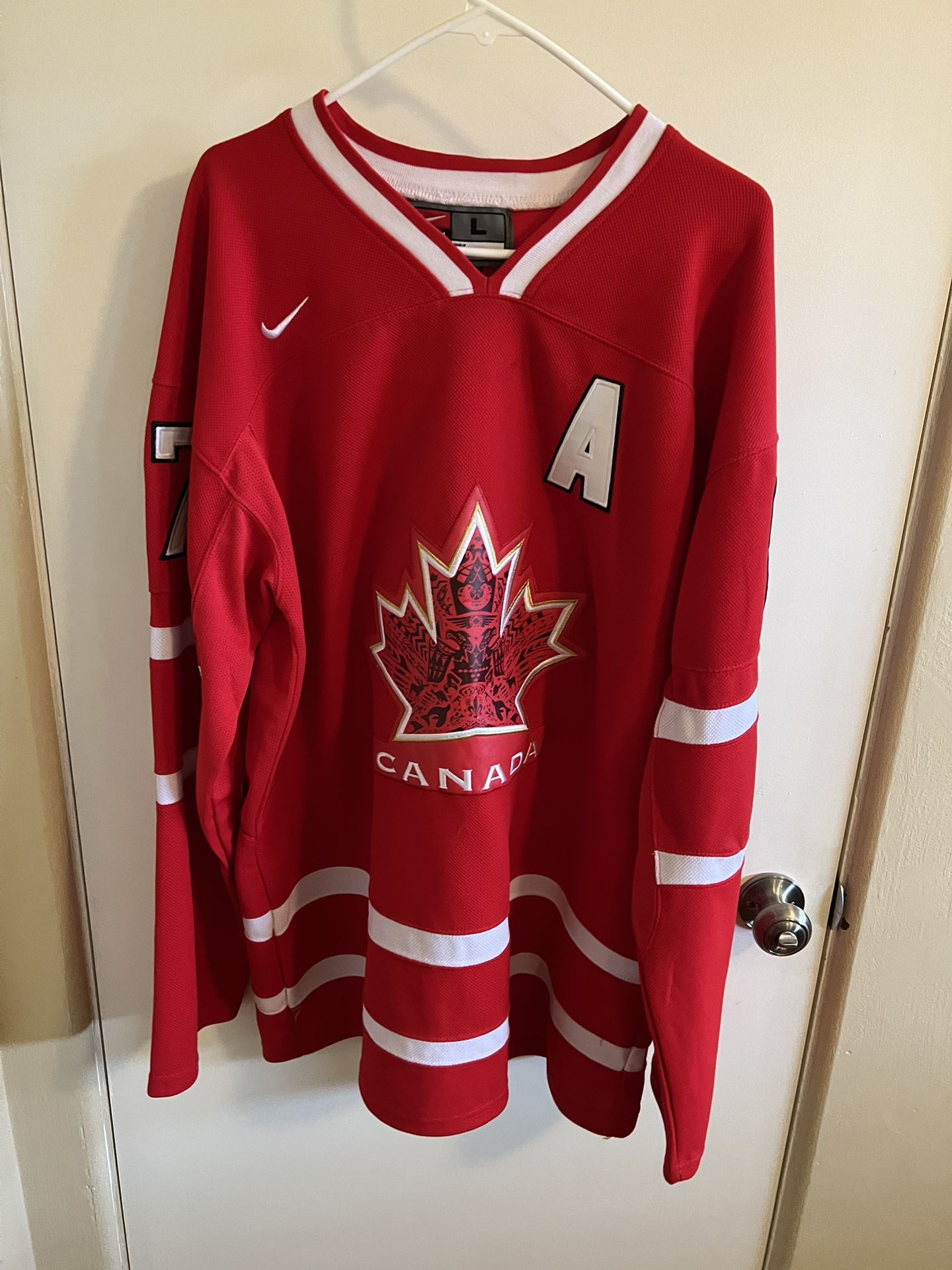 Sidney Crosby Team Canada Olympic Jersey 2010 Size Medium for Sale in  Cleveland, OH - OfferUp