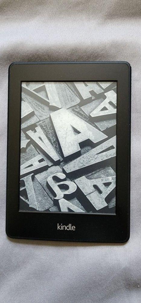 Kindle Paperwhite Generation 6 3G With 50 Books