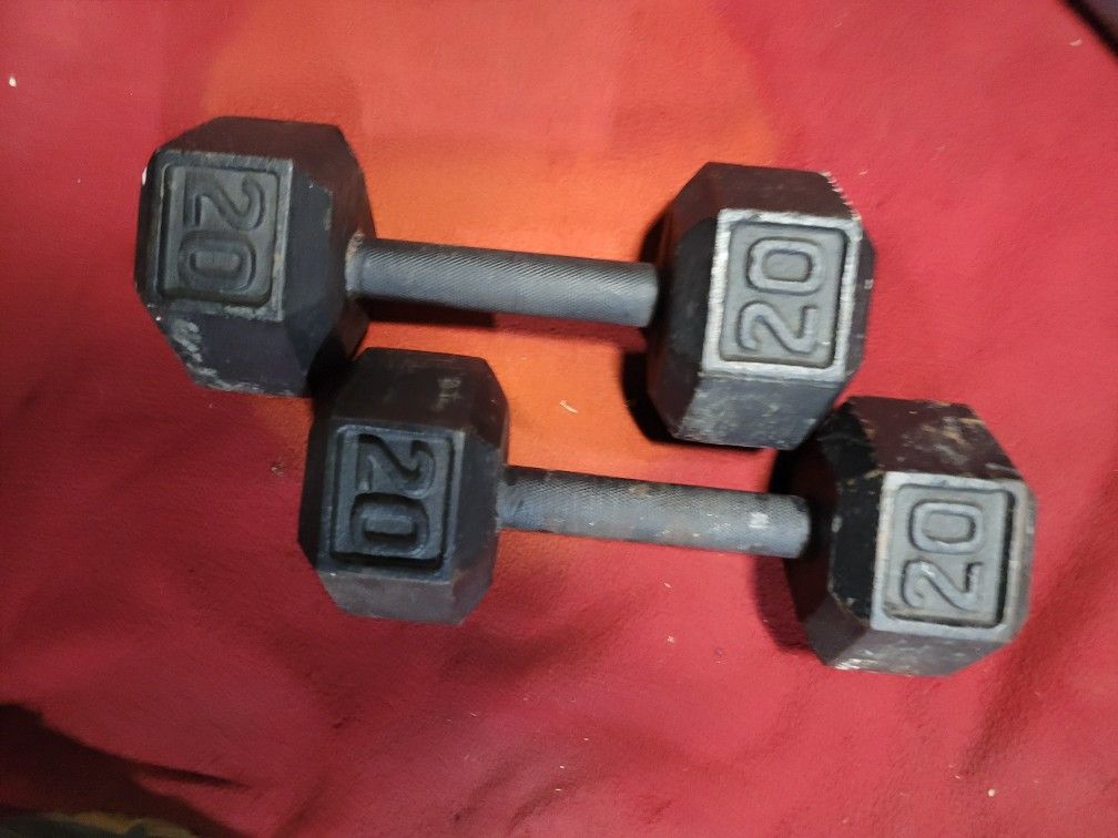 SET OF 20LB.  HEXHEAD DUMBBELLS TOTAL 40LBs 
11525 S HALSTED DUNKIN DONUTS/7111.S WESTERN WALGREENS 
40$  CASH ONLY AS IS 