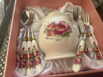 Porcelain Flatware Gift Set – Floral Design, Top Menu (Since 1993)