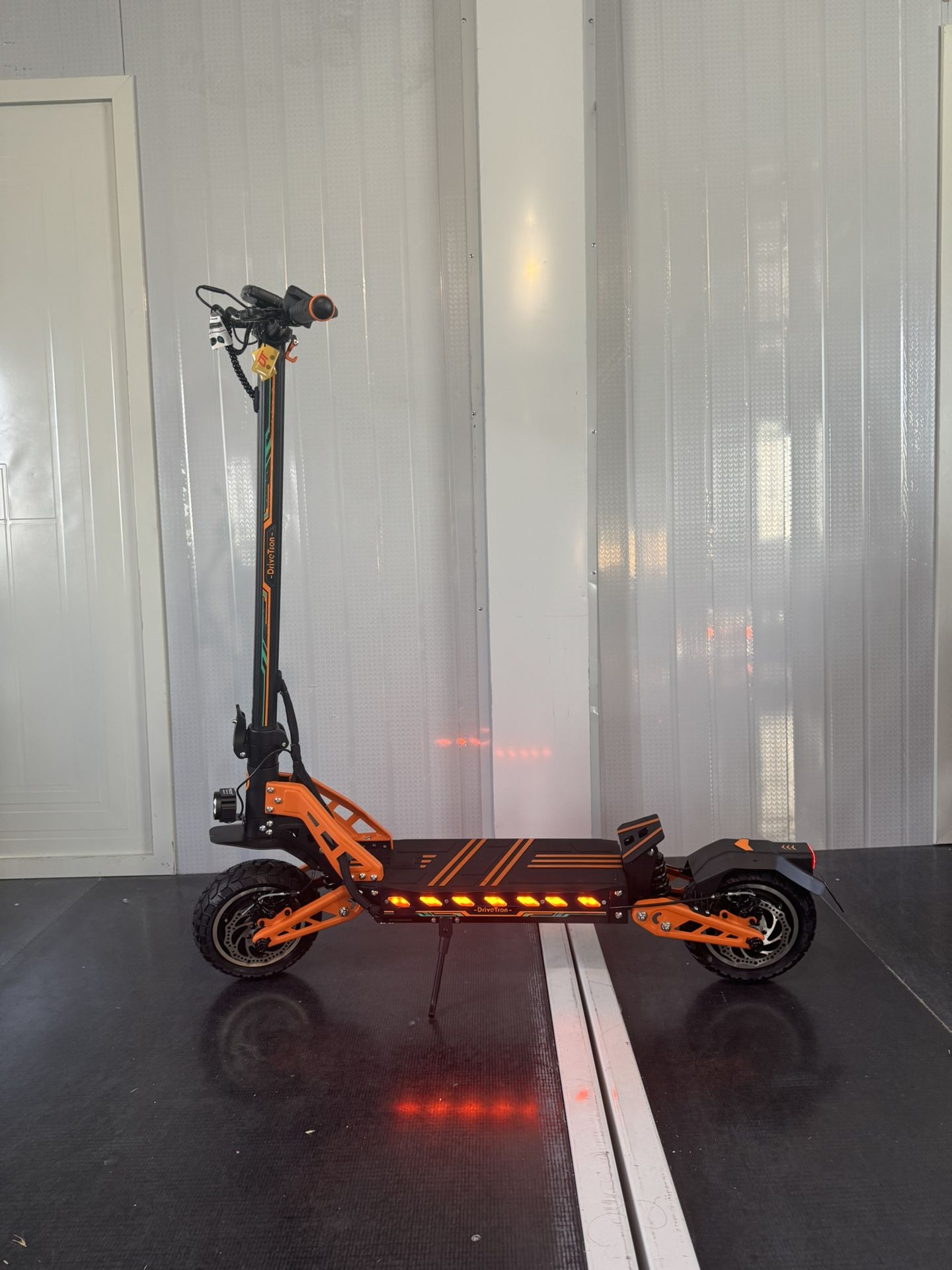 Dual-motor high-speed electric scooter