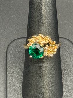Green stone 14kt ring