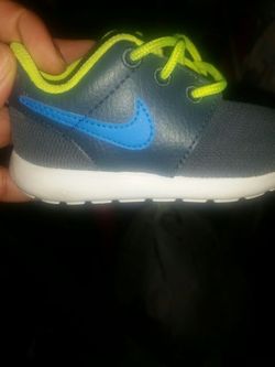 Sz 5c Nike shoe