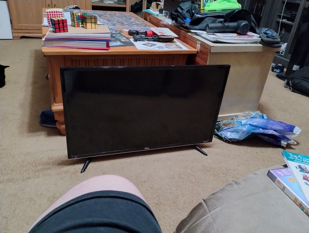 32" TCL Roku TV