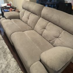 Beige dual recliners great shape no tears or stains.. great buy