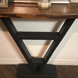 Entrance table