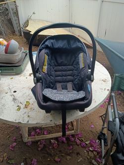 Graco newborn Car seat