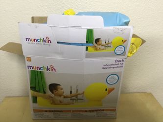 Munchkin White Hot Inflatable Duck Bath Toy With Hot Inflatable Duck Tub