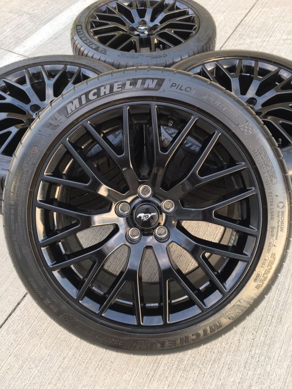 19 inch mustang GT premium rims