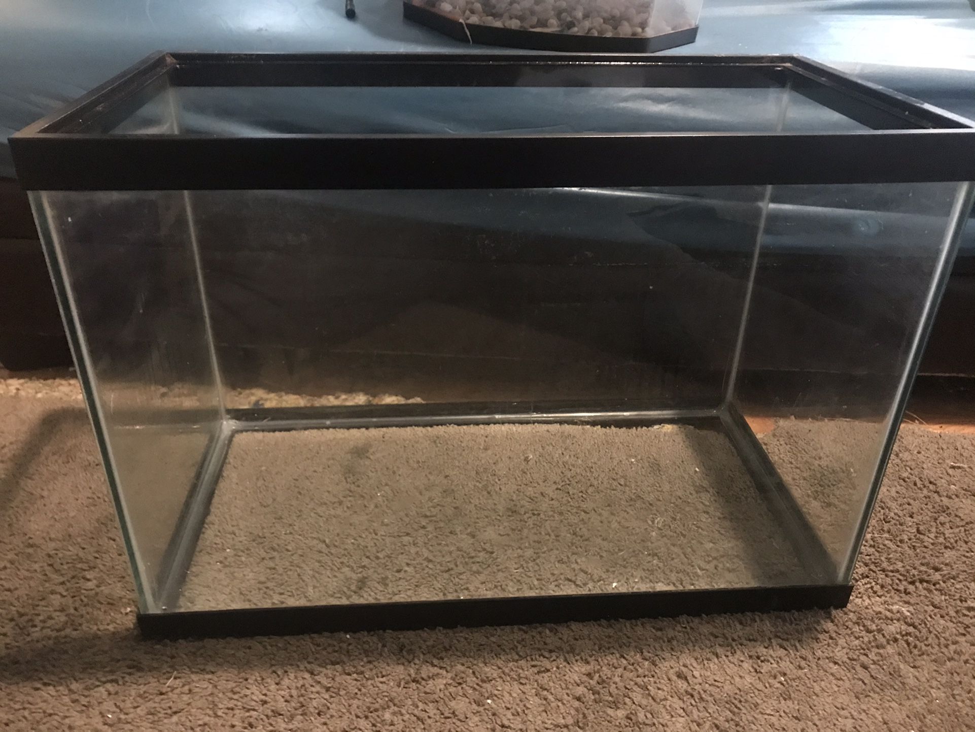 29 Gallon Fish Tank With Lid And Accessories