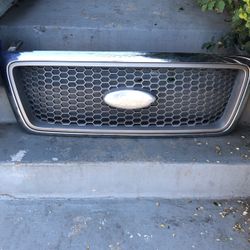 Used 2007 Ford Truck Grill
