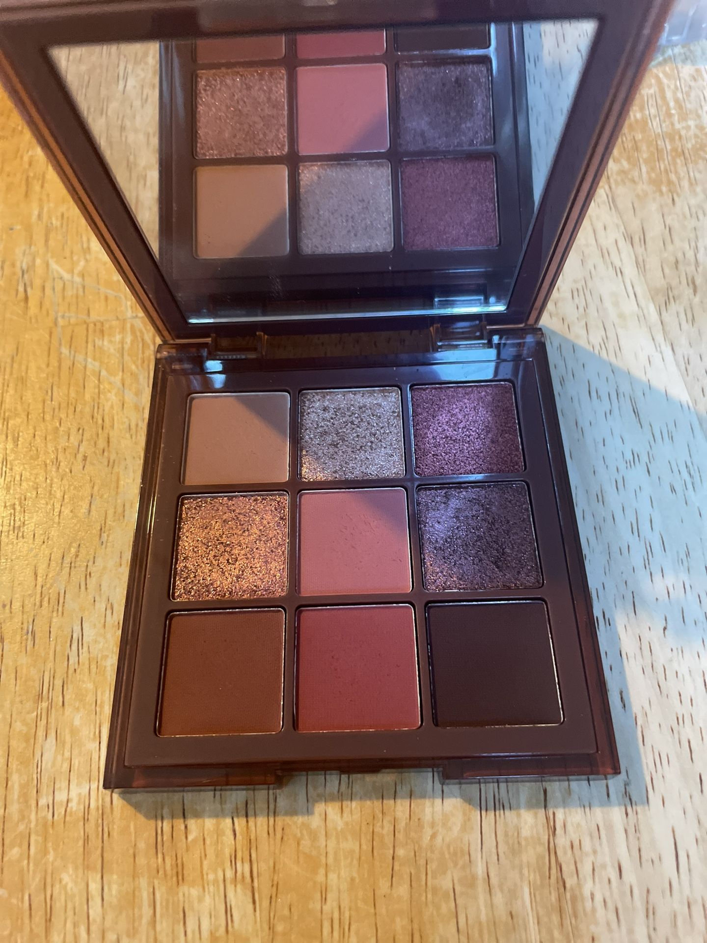 HUDA BEAUTY