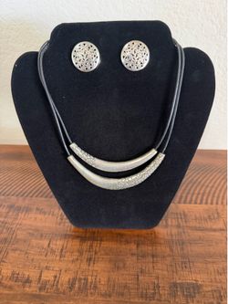 Modern Silver-Tone Curved Bar Necklace & Filigree Earrings Set
