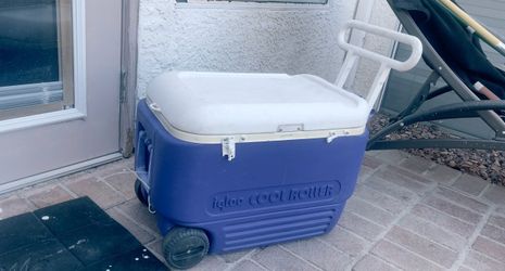 Igloo Wheelie Cool Blue 38 qt Roller Cooler