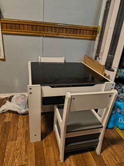 Kids desk