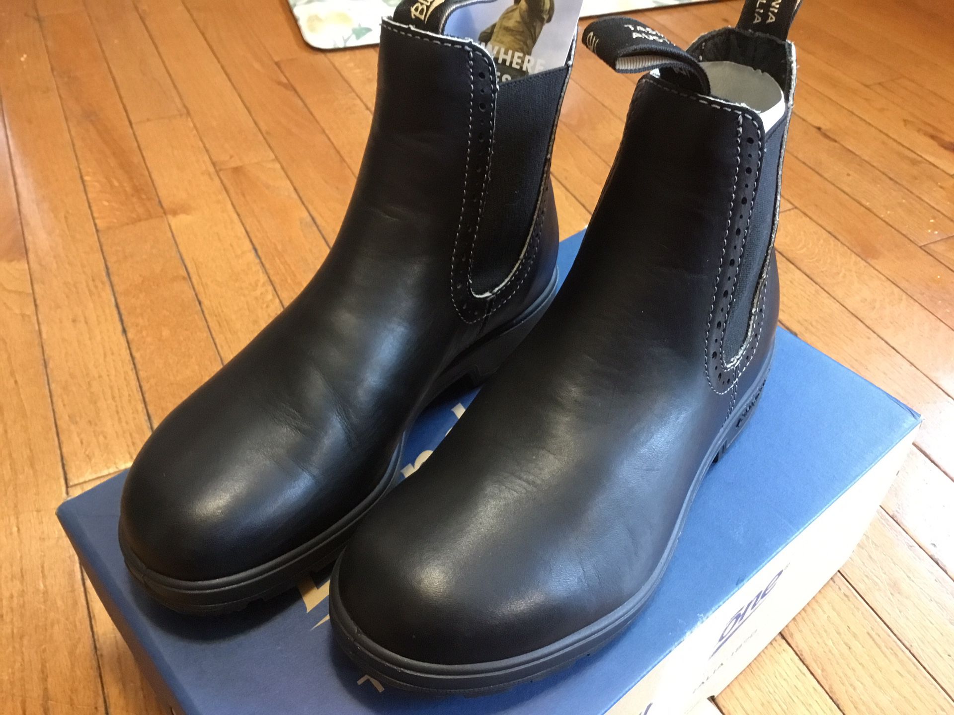 Blundstone Voltan black premium water-resistant leather women boots. Model 1448, AUS/UK size 4.5 equivalent to 7.5 women’s US size.