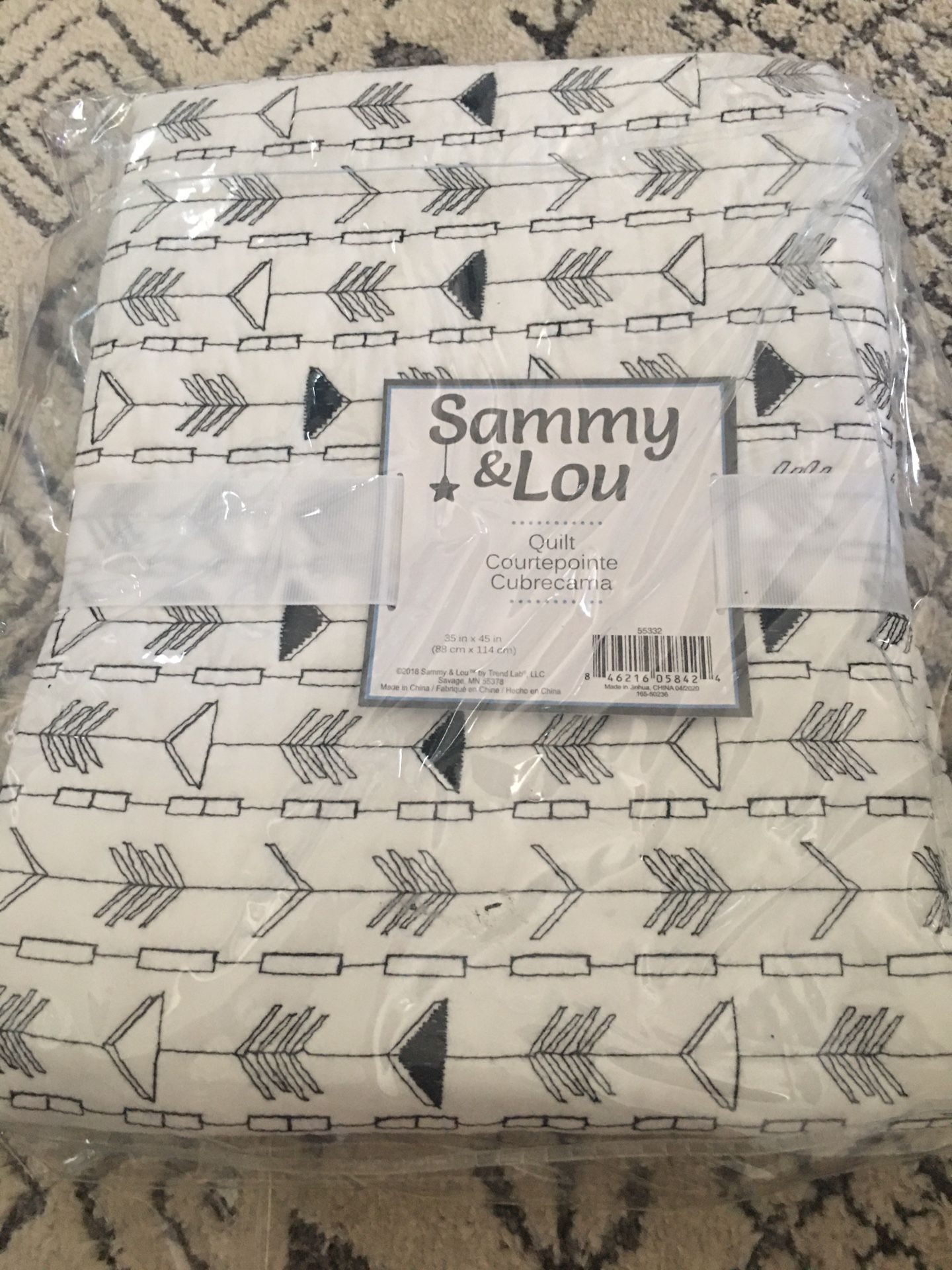 Trend lab Sammy & Lou Black and White Arrows Quilt