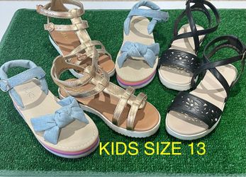 3 Pairs Place Sandals Kids Size 13.    EXCELLENT CONDITIONS     $25.   For.  3  pairs.    Or.    $10.  Each    NO TRADES.    NO SHIPPING.   FIRM.   (E