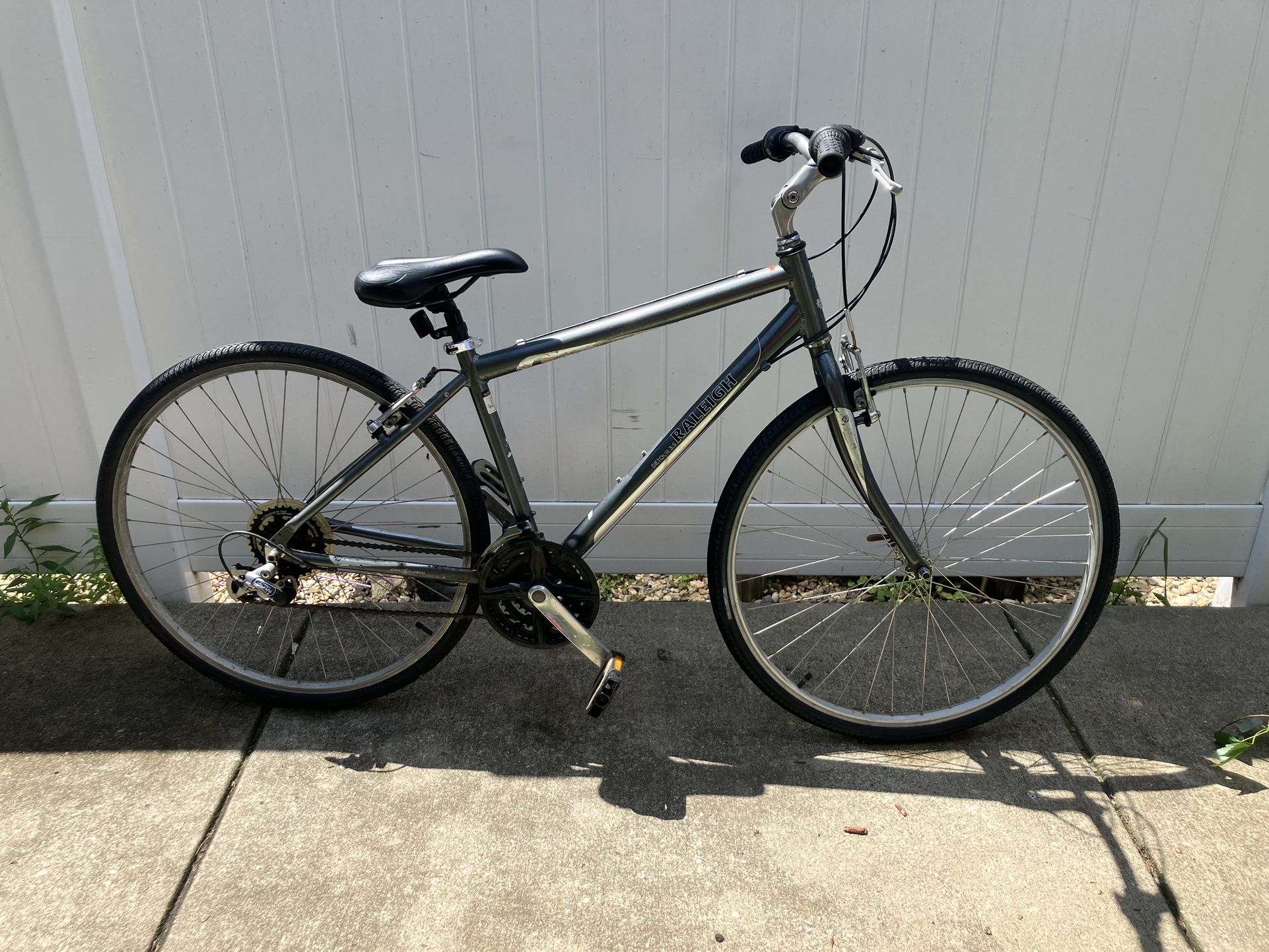 Men’s 26 Inch Raleigh  Touring Bike Aluminum Frame