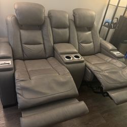 Like New Love Seat Recliner For Sale!