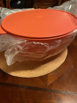 Tupperware fix and mix bowl w/seal , color : orange , size:x large (New)