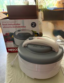 NESCO Snackmaster FOOD & JERKY DEHYDRATOR FD-61 500 watt