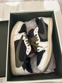 Travis Scott x Air Jordan 1 Low Sneakers