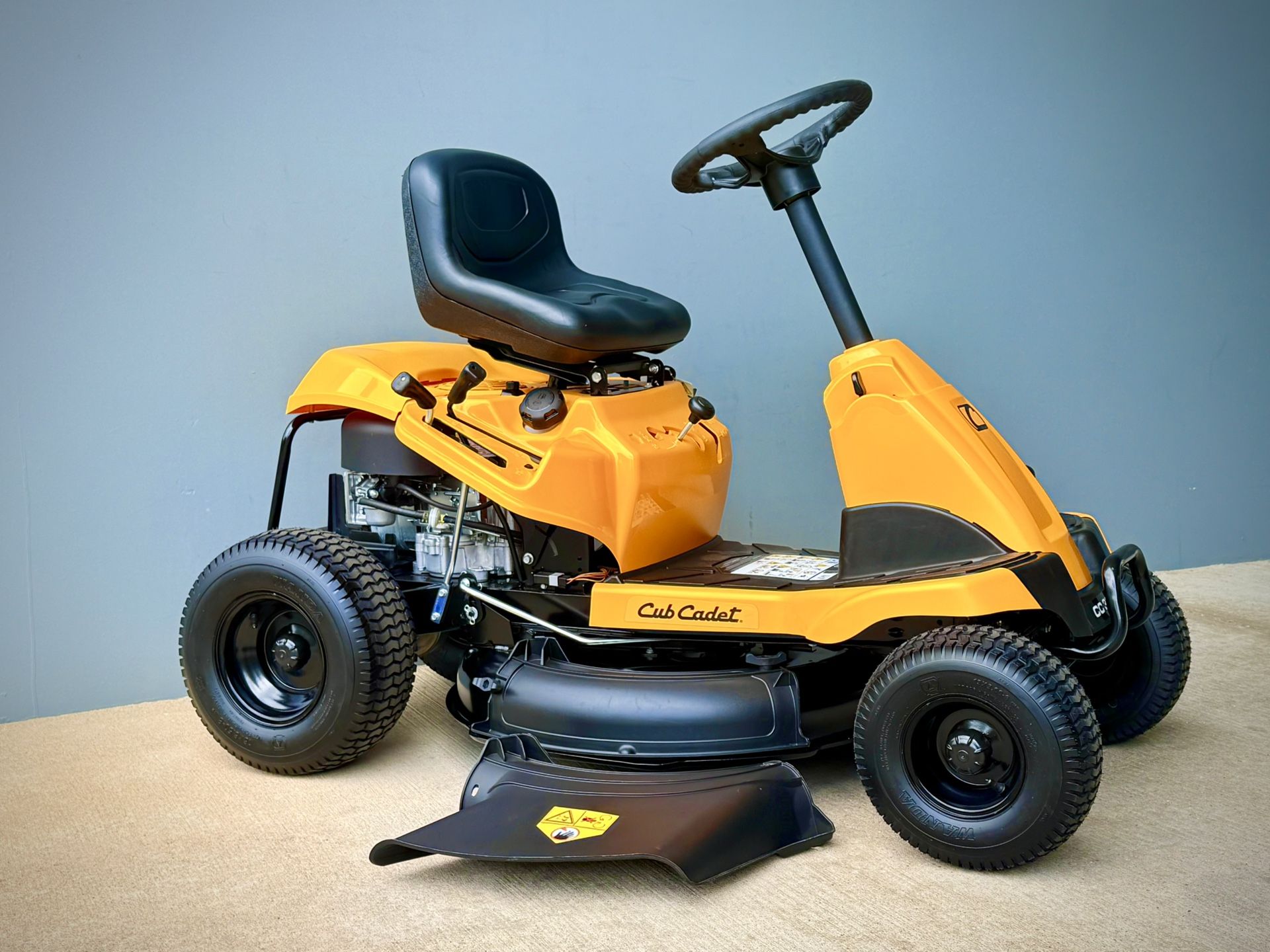 Brand new Cub cadet 30 in. 10.5 HP Briggs and Stratton Engine 6-Speed Manual Drive Gas Rear Engine Riding Mower with Mulch Kit Included