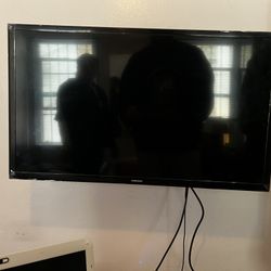 Samsung Smart TV (NEGOTIABLE)