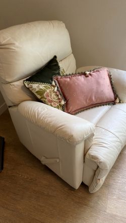 FREE Recliners, Bed Frame, Dresser, Lights